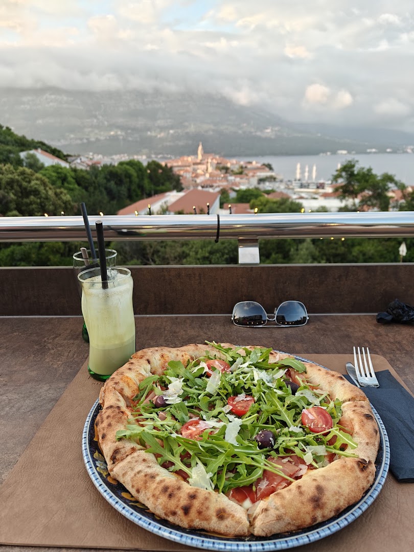 Bazita: appetizing food with scenic view