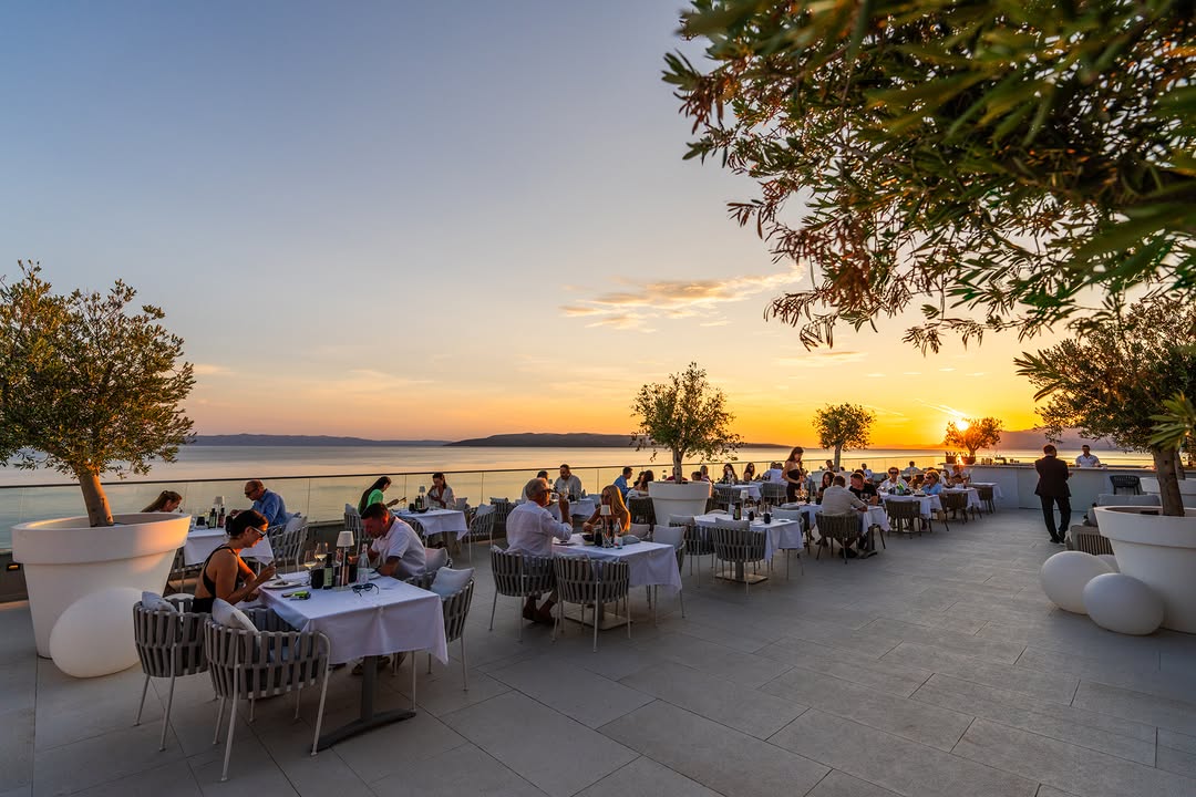 VIRA by Hrvoje Zirojević: beautiful professional restaurant terrace shot