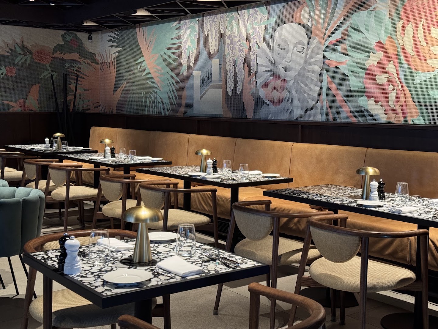 Restaurant Pierrot: attractive, professional interior shot