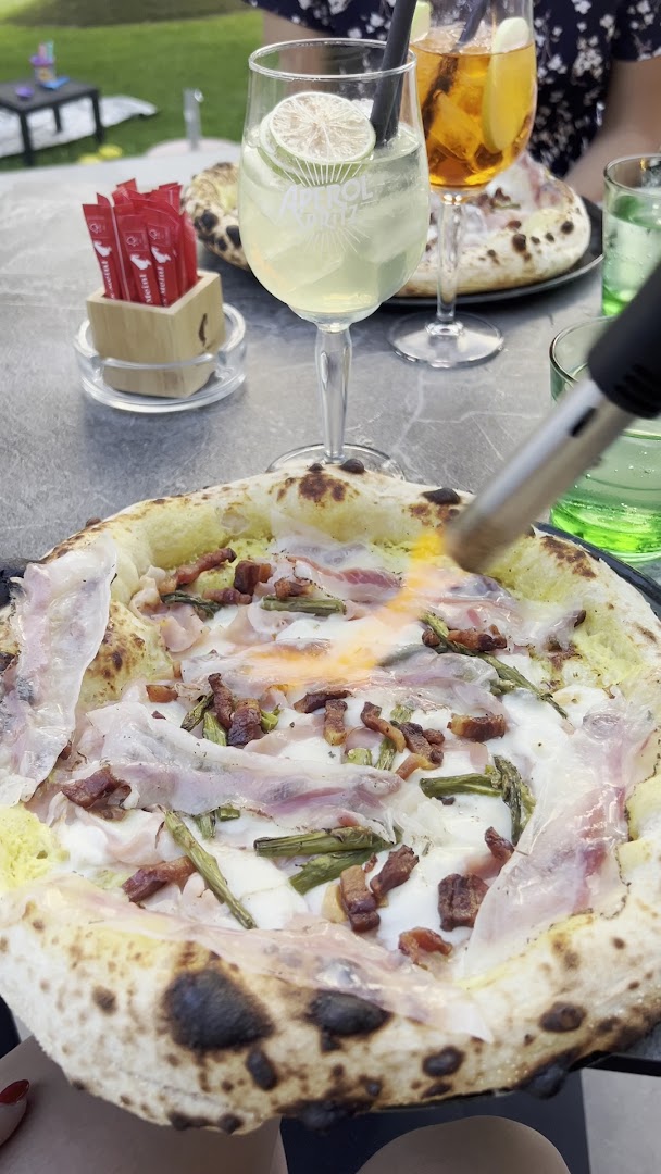 Bocconcino Pizza Bar: appetizing food preparation photo