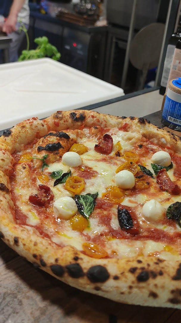 Bocconcino Pizza Bar: appetizing, high-quality pizza photo