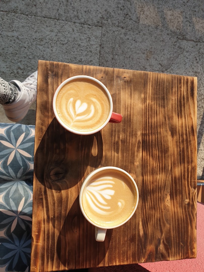 EmJoy Specialty Coffee Shop: appealing coffee and latte art