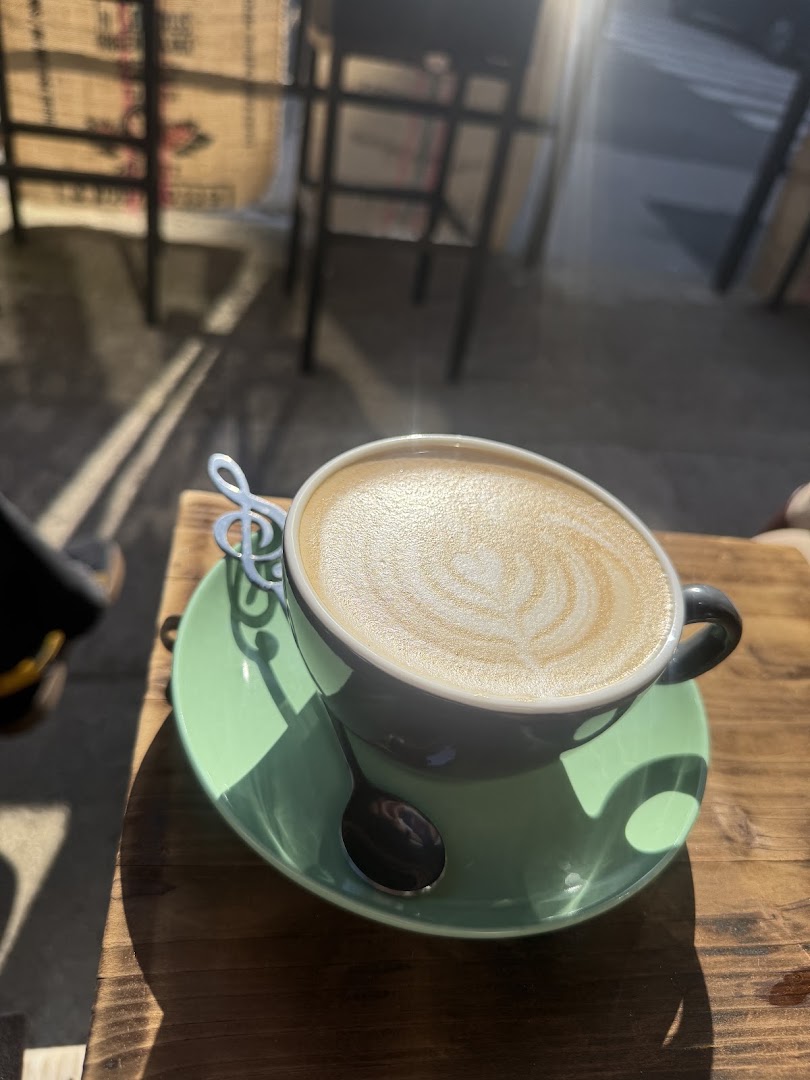 EmJoy Specialty Coffee Shop: appealing coffee and latte art