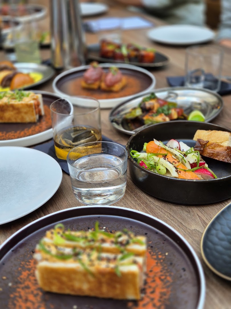 Hidden Jam: appetizing food and drink presentation
