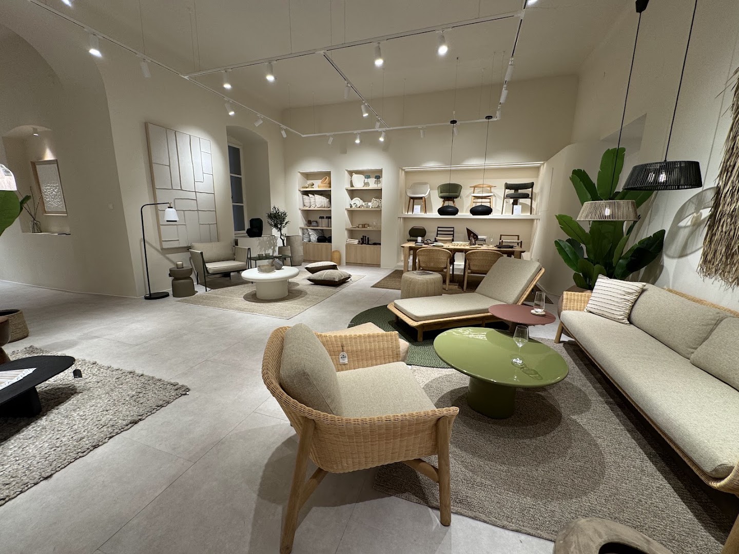 Kave Home Rijeka: professional interior shop display photo