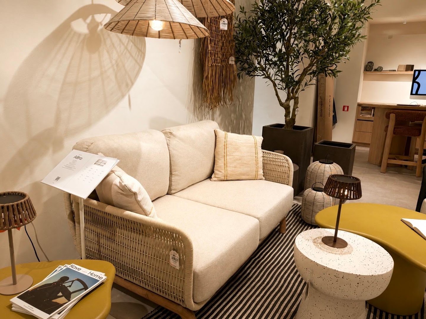 Kave Home Rijeka: attractive shop interior display