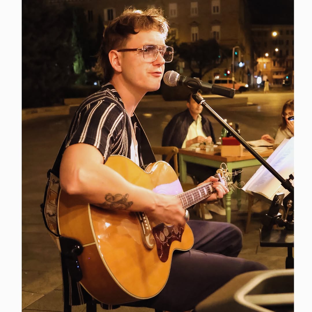 King's Caffe Smash Station: live music venue atmosphere