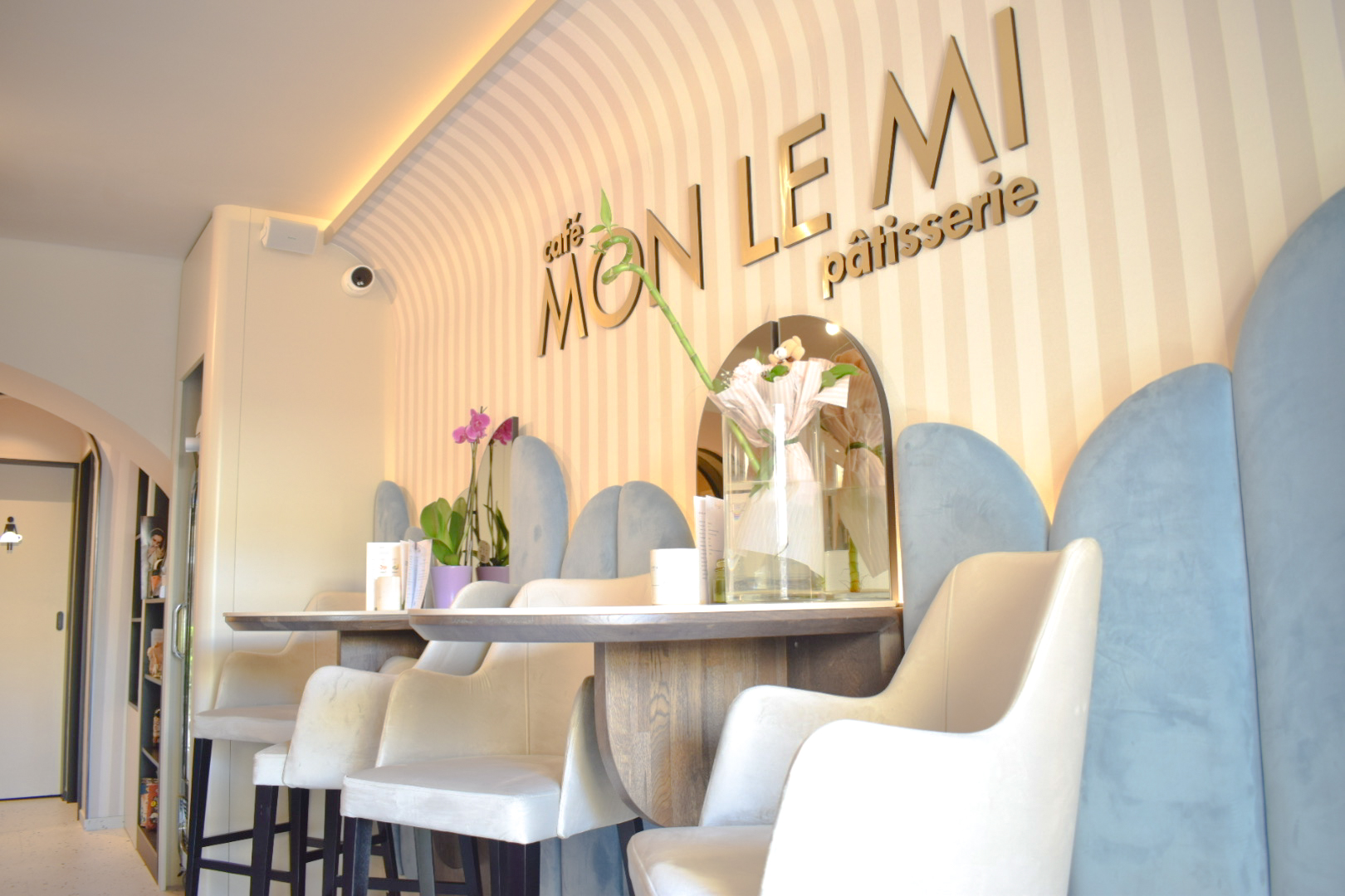 Mon Le Mi: clear, professional interior shot