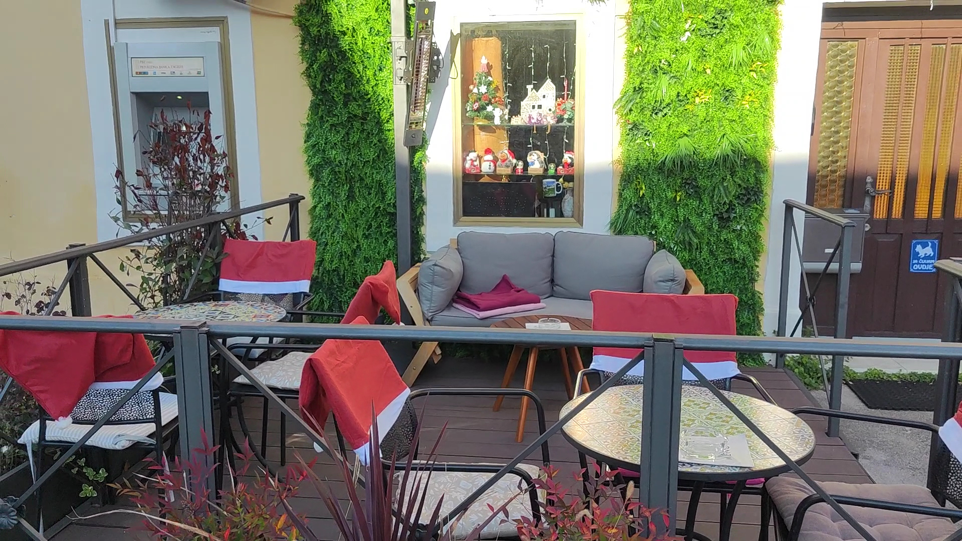 Mon Le Mi: inviting and well-lit terrace area