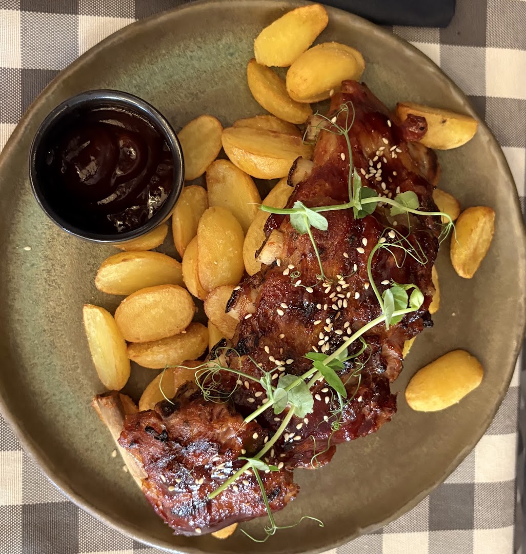 Rue Wine & Dine: appetizing, high-quality food photography