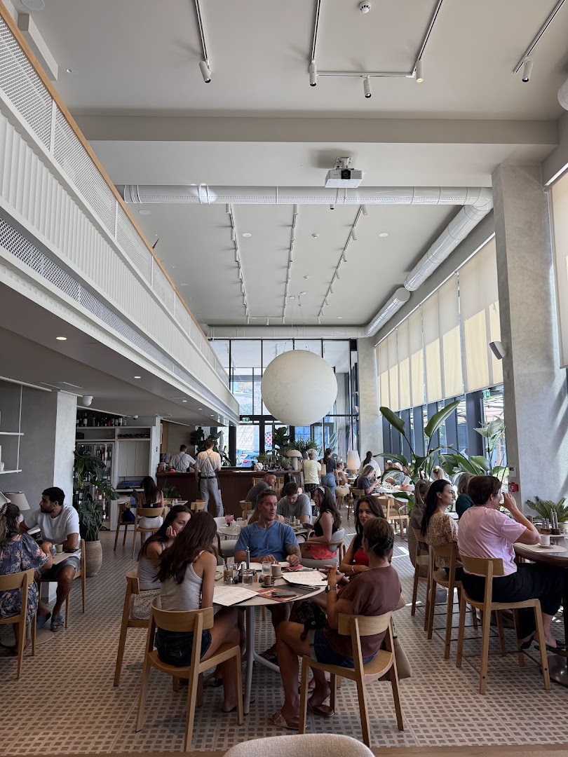 Allora: inviting atmosphere and professional quality