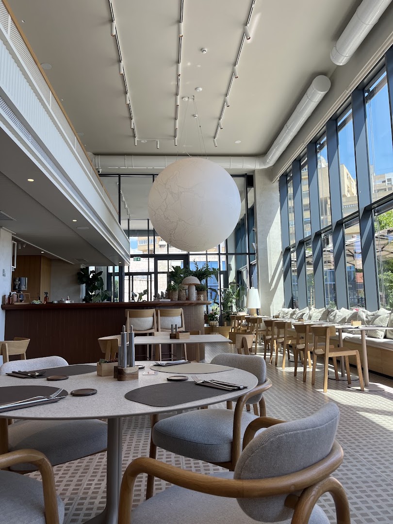 Allora: high quality interior atmosphere shot