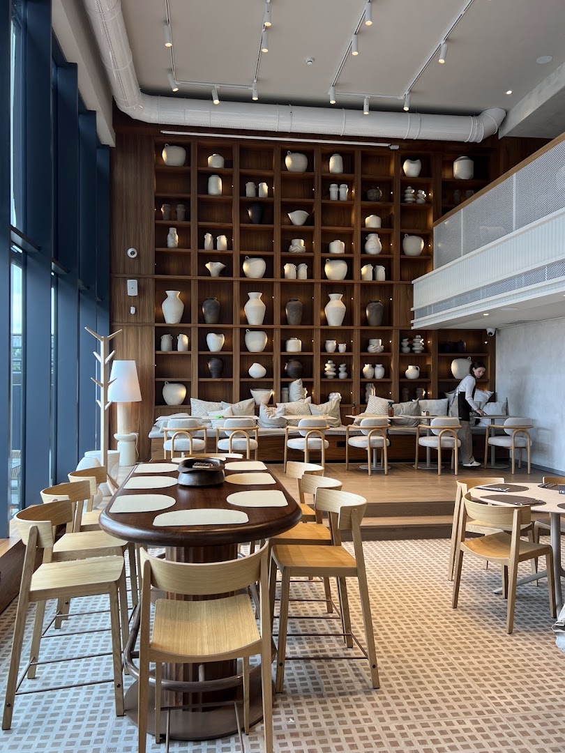 Allora: high quality interior atmosphere shot