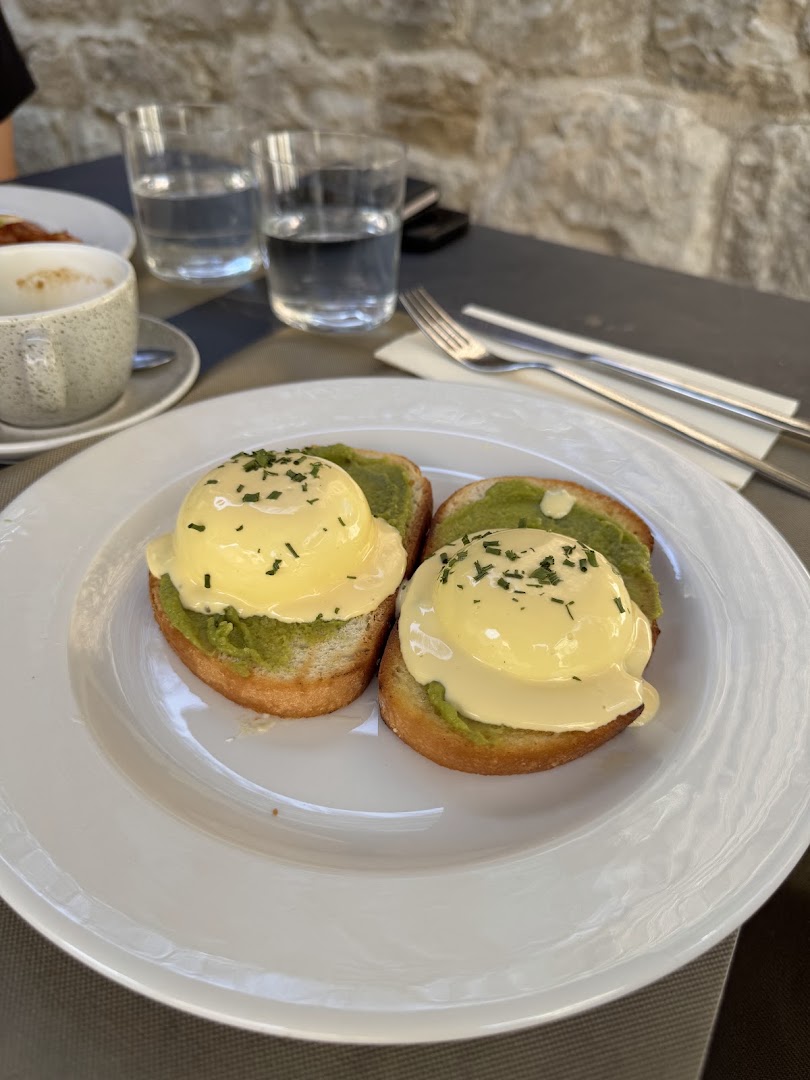 Sombra: appetizing photo of brunch dish