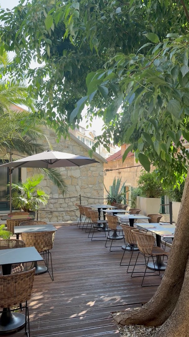 Sombra: attractive and inviting terrace setting