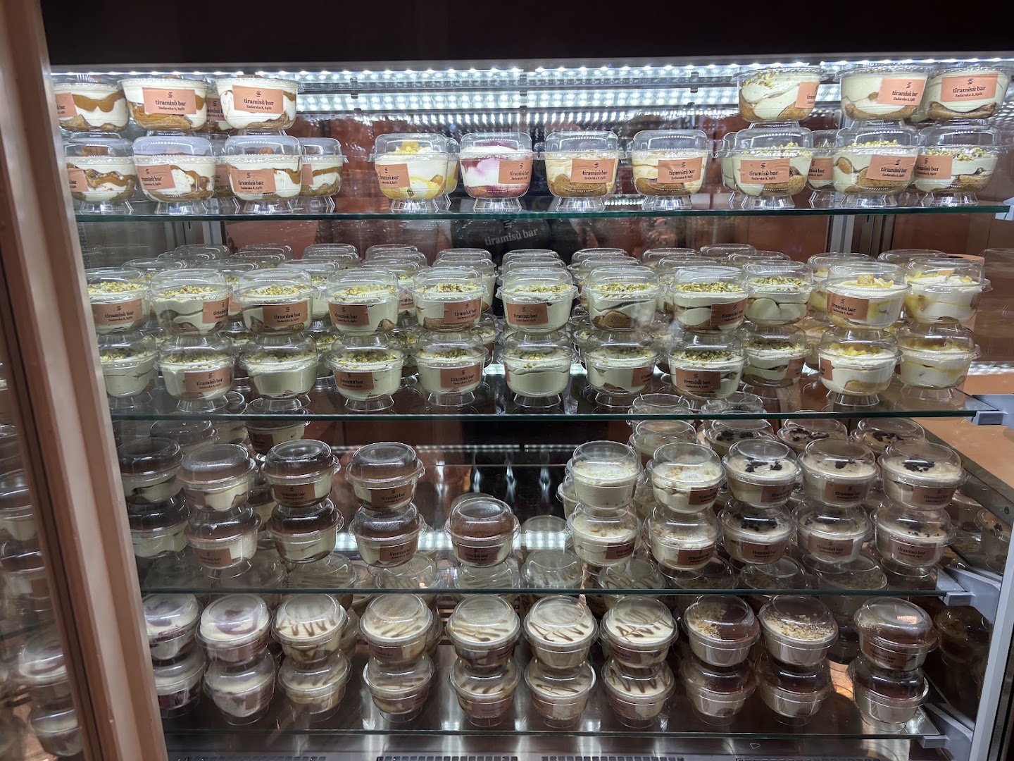 Tiramisu Bar: clear display of venue products