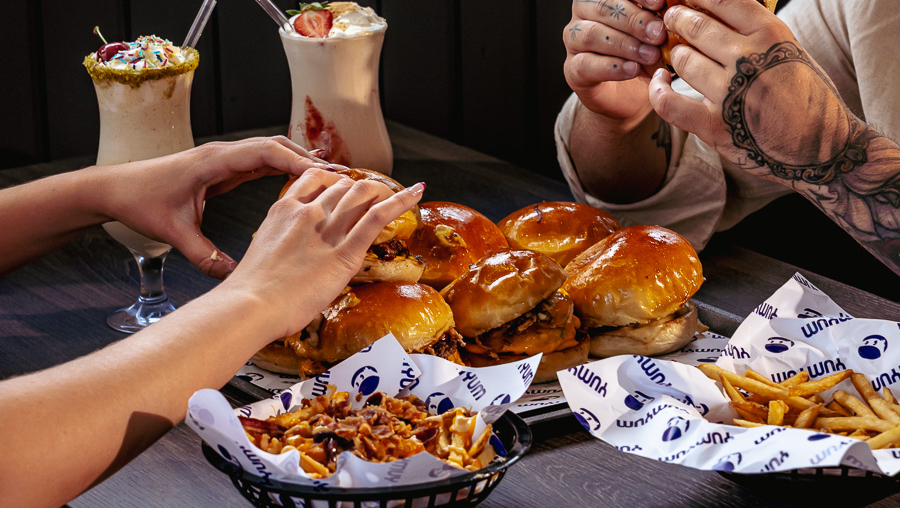 Yum Yum Burger Bar: appetizing, high-quality food photography