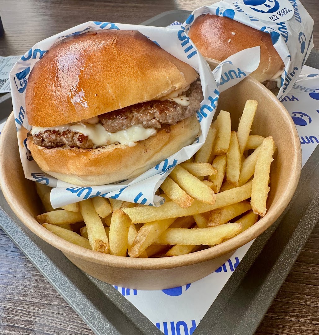 Yum Yum Burger Bar: appetizing, high-quality food photography