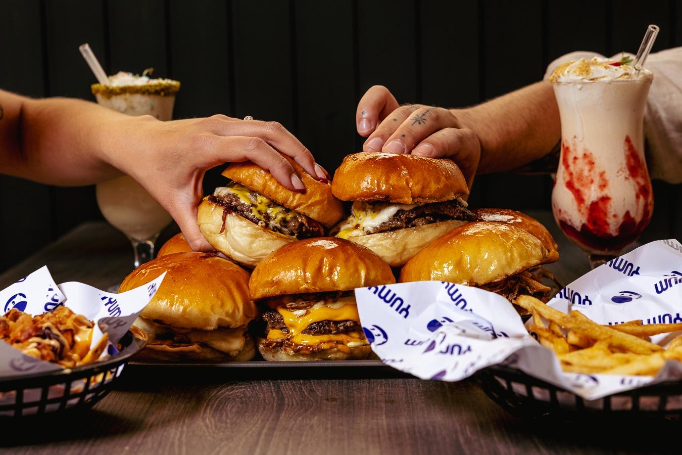 Yum Yum Burger Bar: appetizing, high-quality food photography