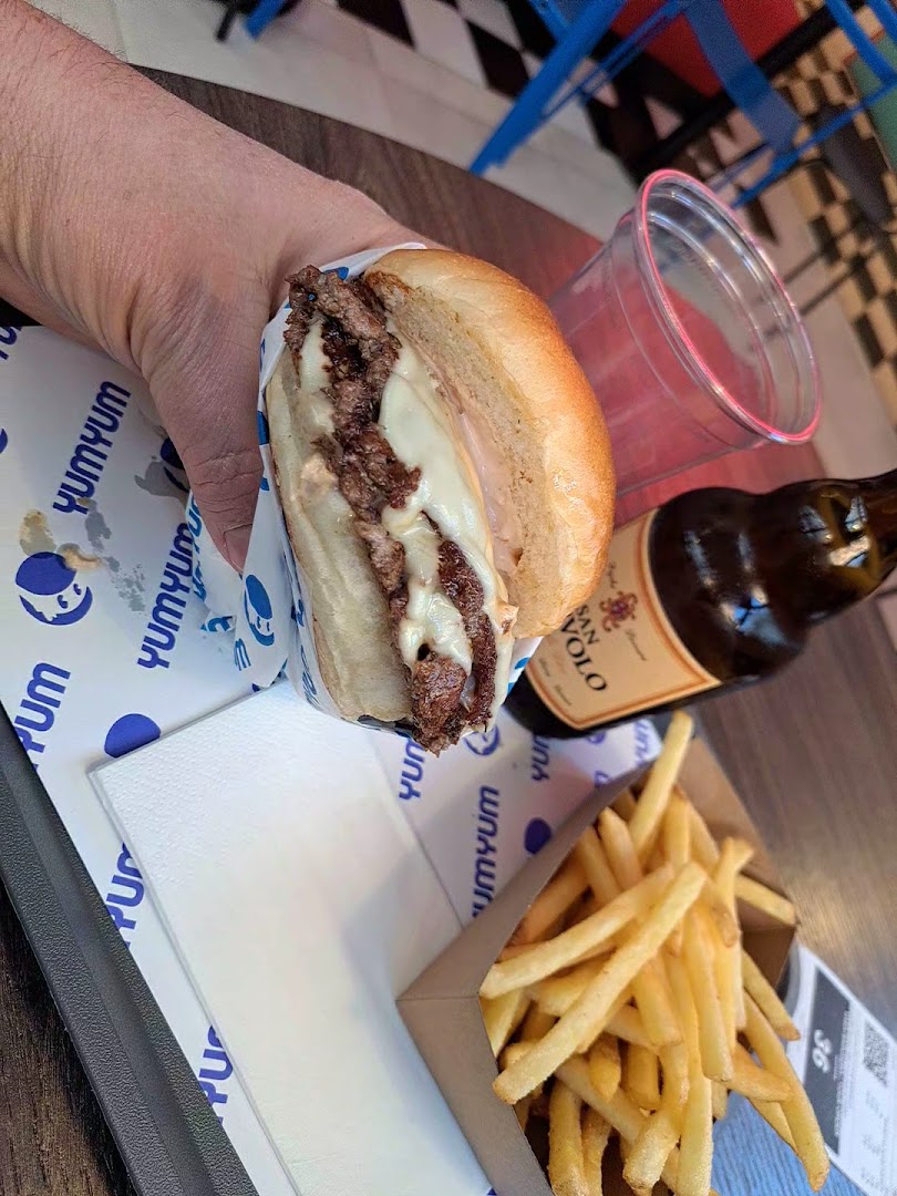 Yum Yum Burger Bar: appetizing photo of restaurant food