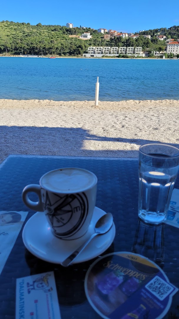 Baketina: inviting view of restaurant terrace