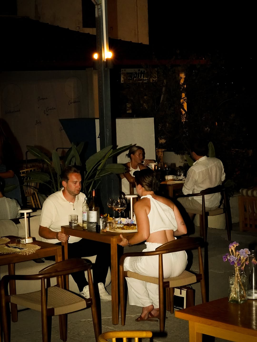 Cucina: inviting atmosphere with patrons dining