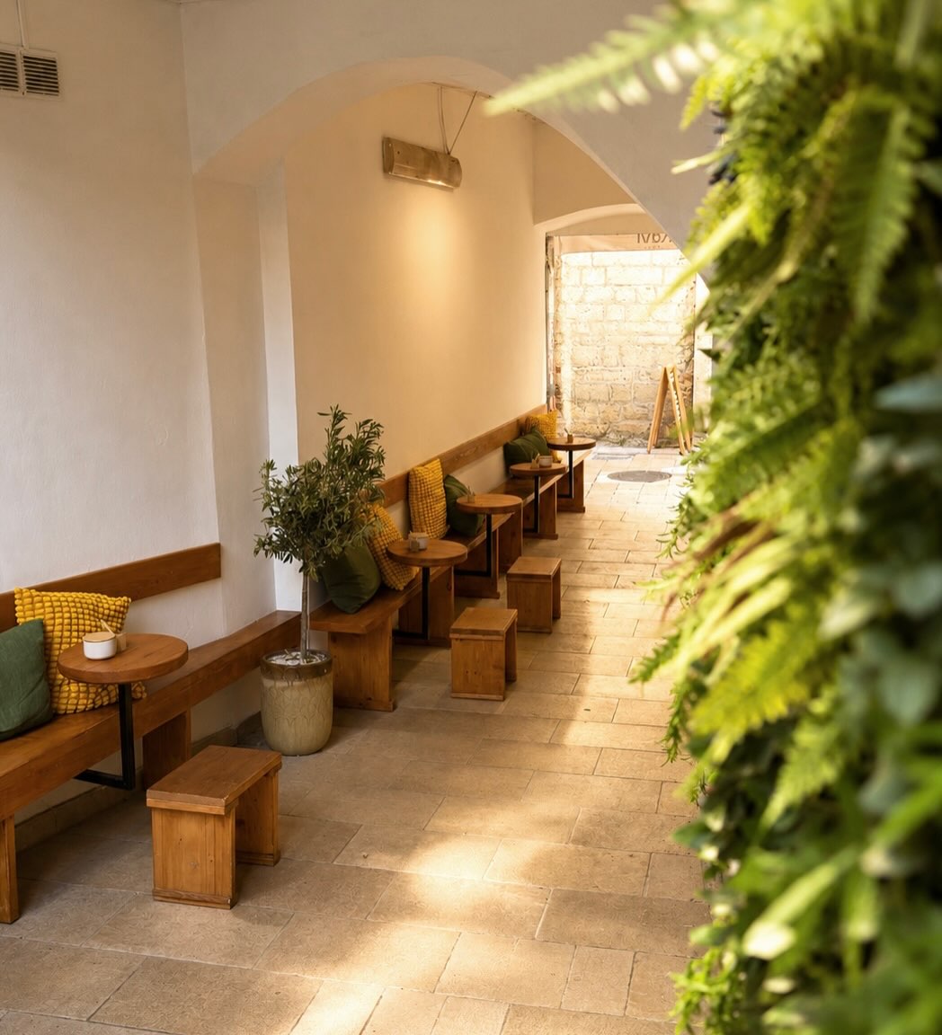 Kavi Specialty Coffee: inviting and professional interior shot