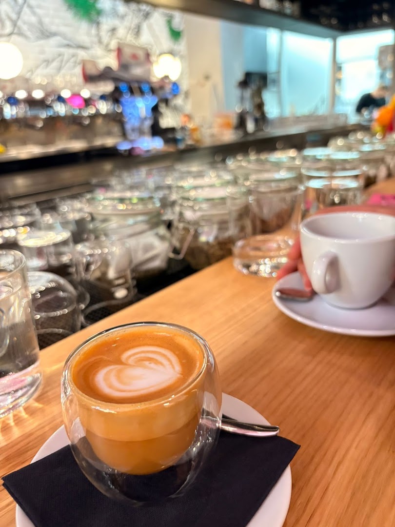 Cynic: appealing shot of coffee drinks