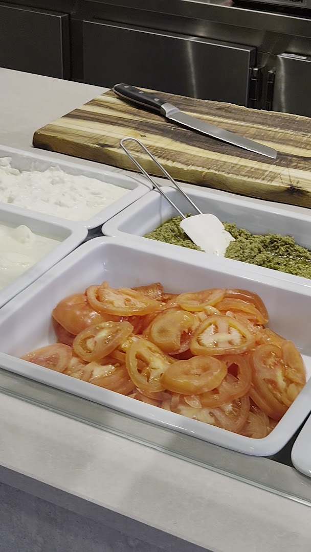 Focaccina: appetizing display of fresh ingredients