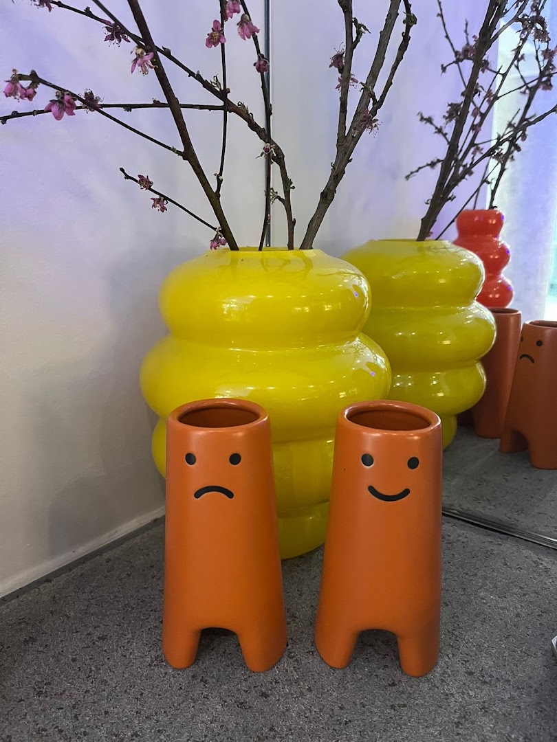 Furt caffe bar: unique venue decor