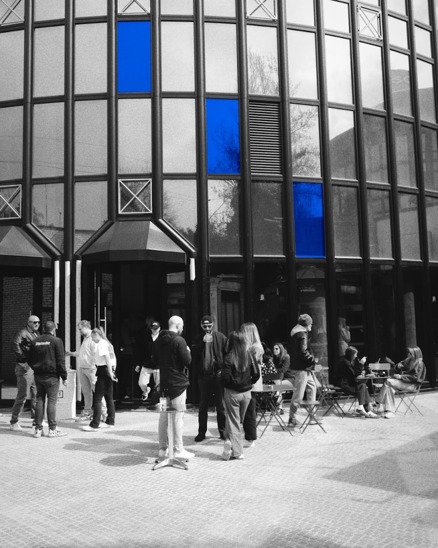 Furt caffe bar: venue atmosphere and patrons