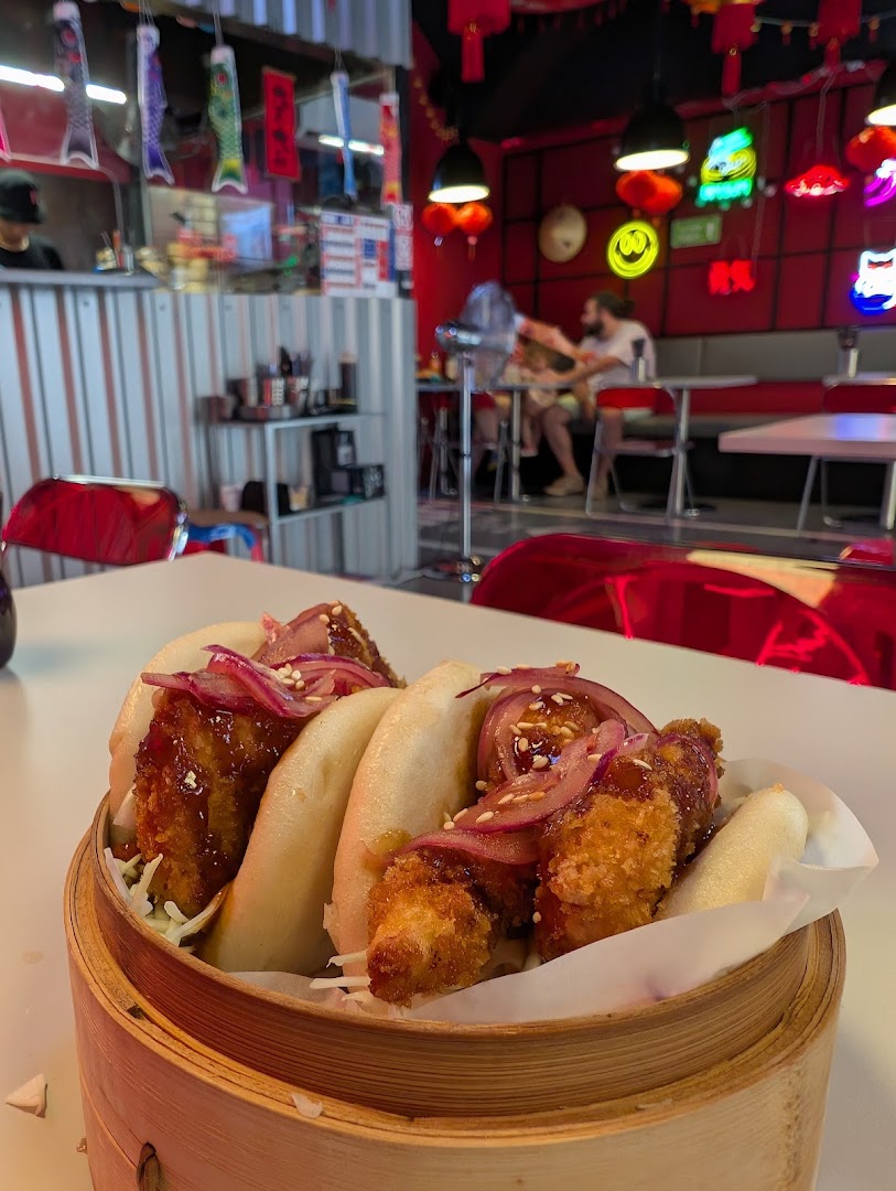 HoChu Dumplings: appetizing food photo with atmosphere