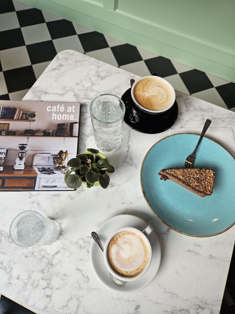 Marelica: appealing, high-quality breakfast table shot
