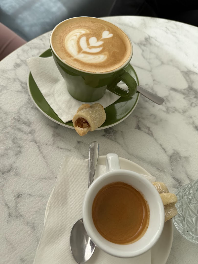 Marelica: appetizing coffee and pastry presentation