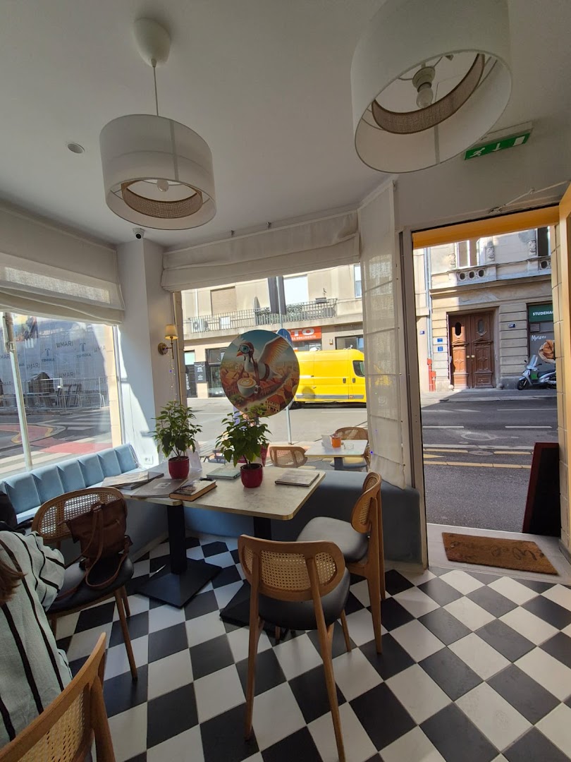 Marelica: inviting and bright interior shot