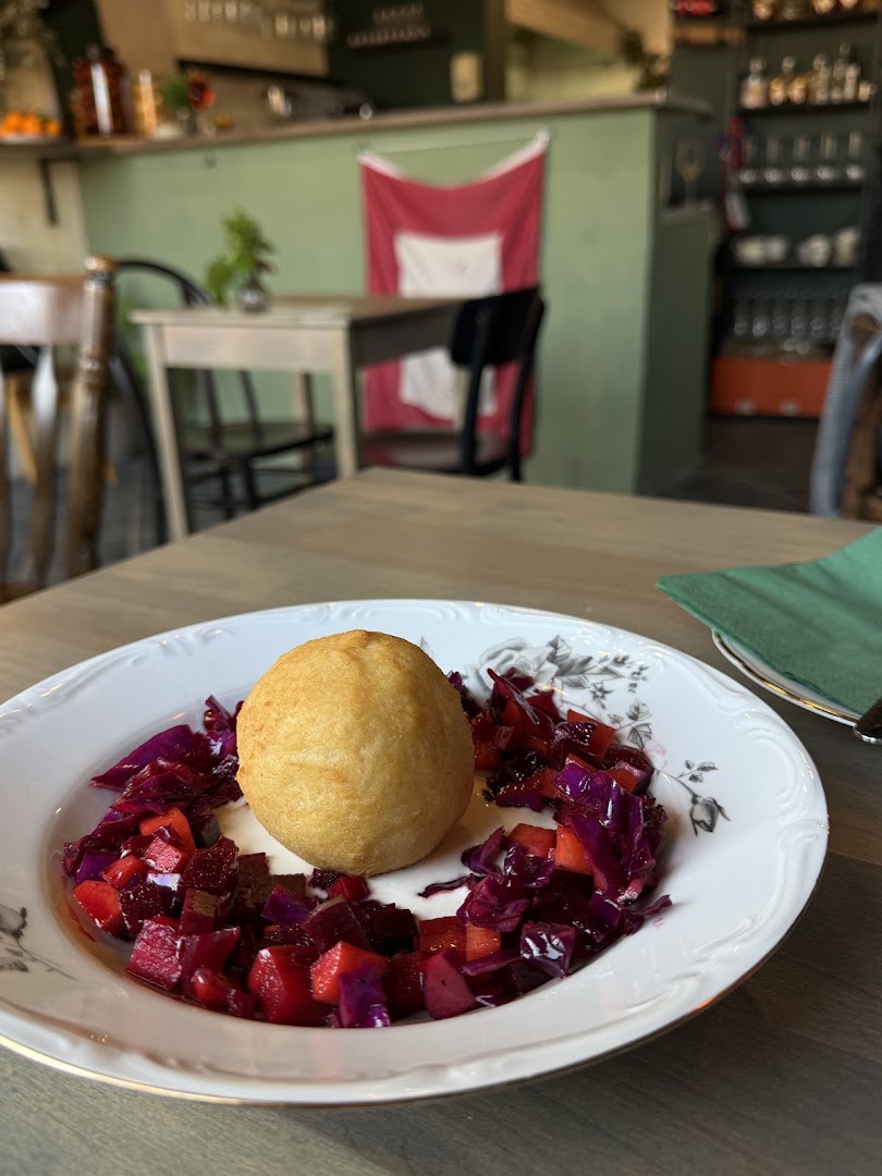 Ođe, ođe: appetizing food photo in restaurant