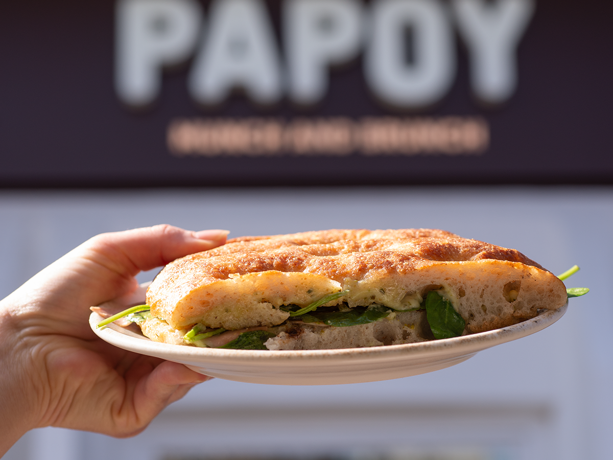 Papoy Munch & Brunch: appetizing food photo with branding
