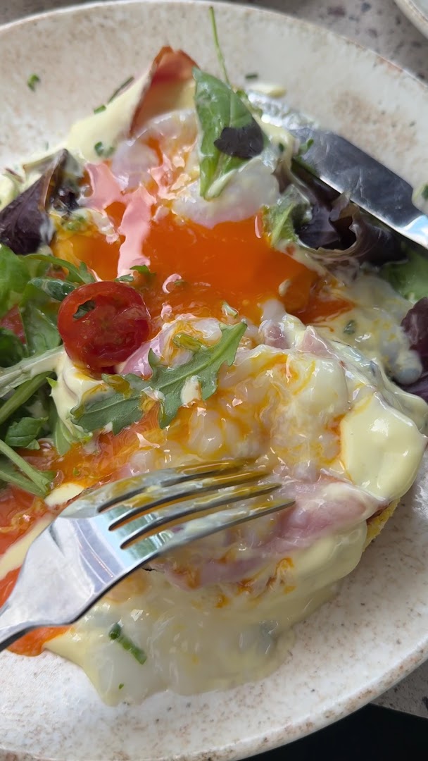 Papoy Munch & Brunch: appetizing photo of brunch dish