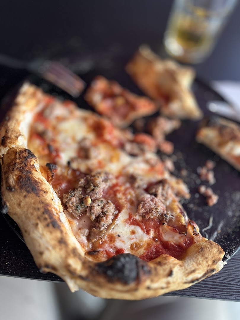 Pizza Shango: appetizing, high-quality food photography