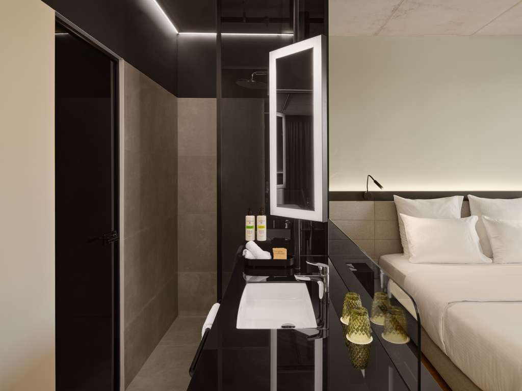 Pullman Zagreb: professional hotel room interior shot