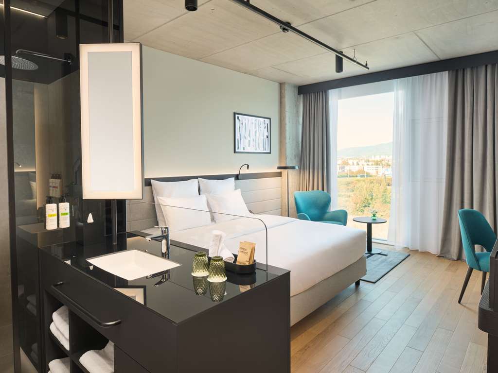 Pullman Zagreb: professional hotel room interior shot