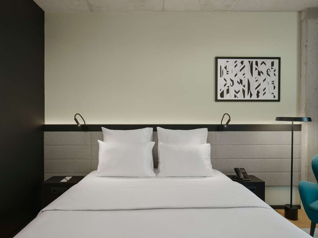 Pullman Zagreb: professional hotel room interior photo