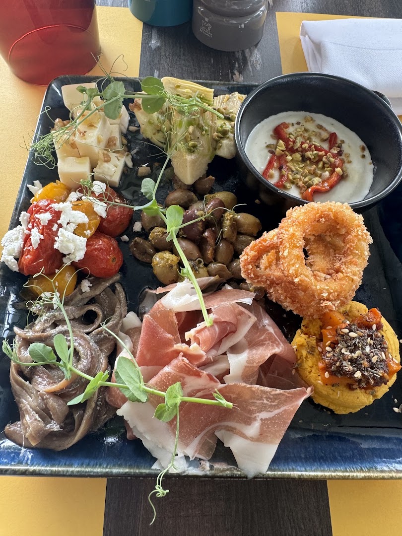 Rougemarin Bar&Ton: appetizing, high-quality food photography