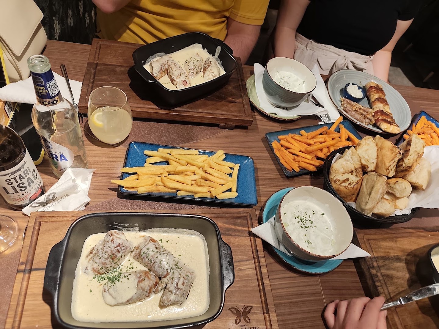 Šareni Leptir: appetizing photo of restaurant food