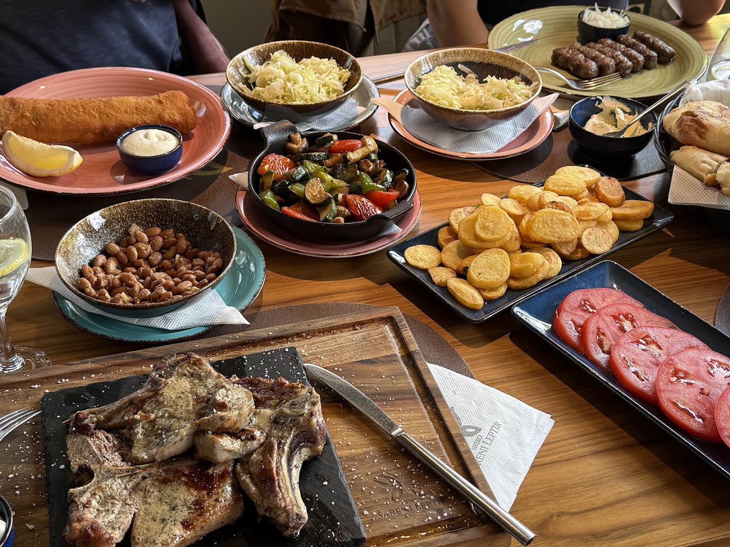 Šareni Leptir: appetizing photo of restaurant food