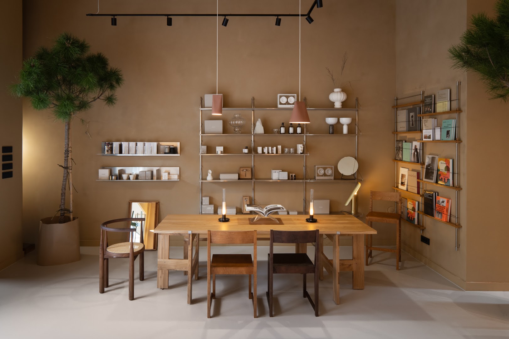SELECTEDD Design Store: professional, high-quality interior shop display