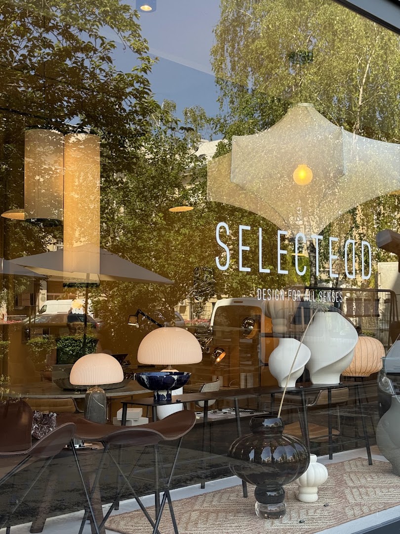 SELECTEDD Design Store: attractive storefront display and branding