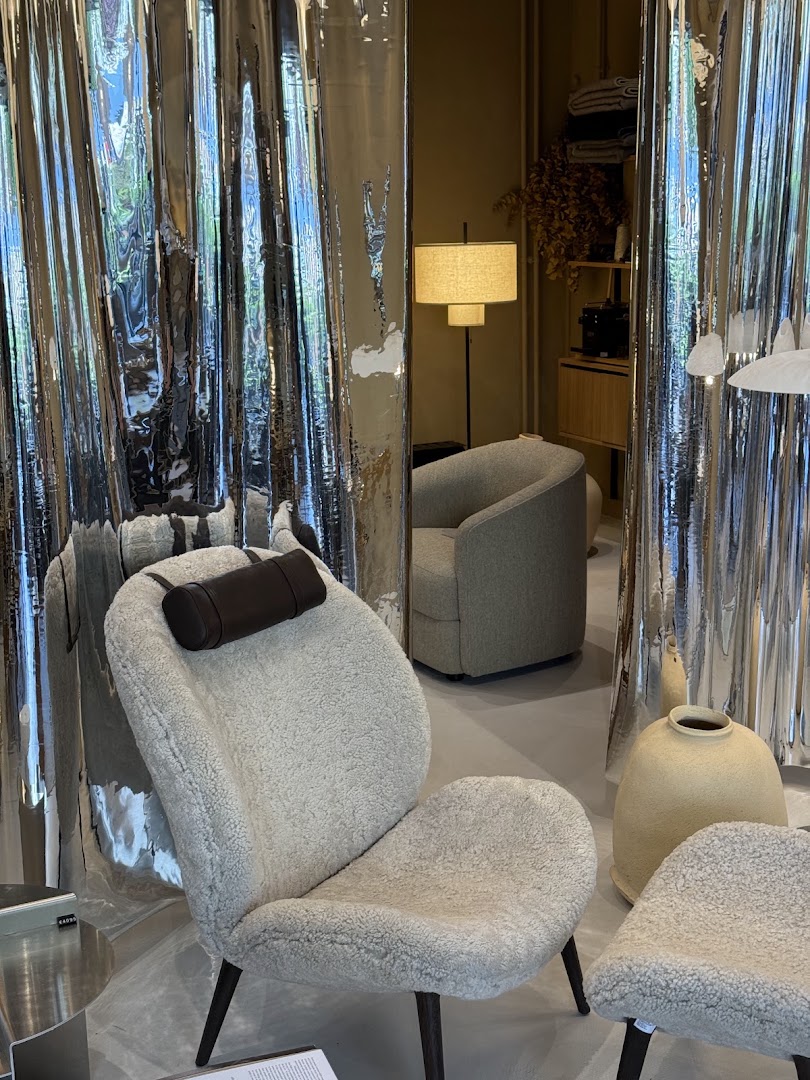 SELECTEDD Design Store: high quality shop interior display