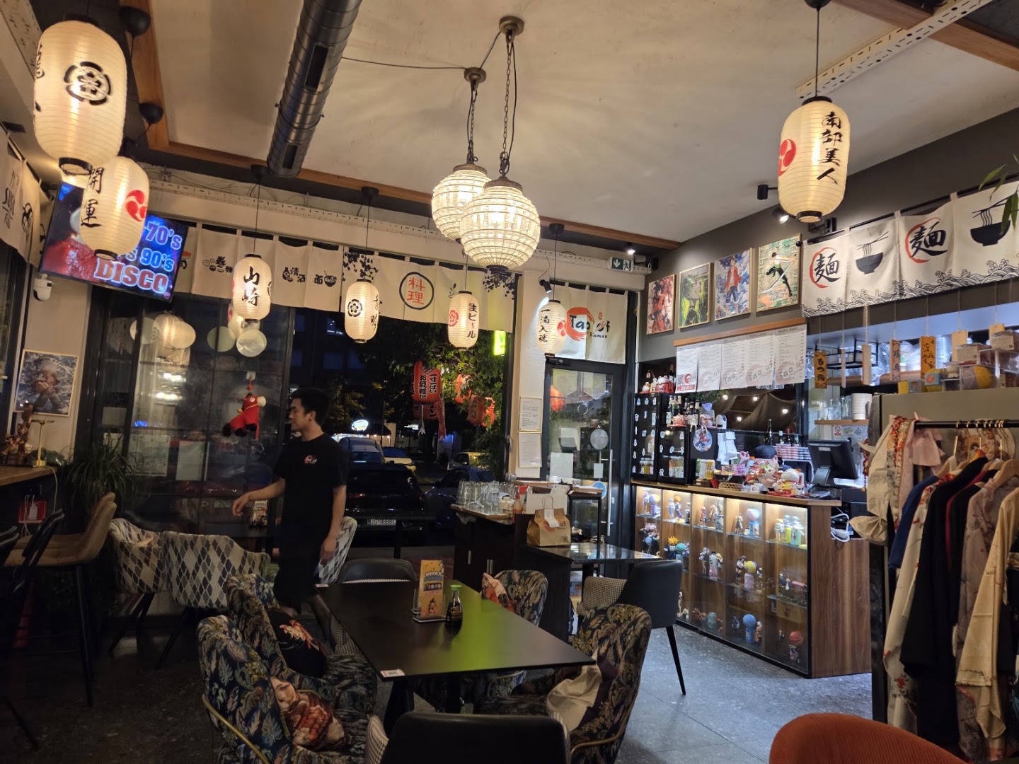 Tao of Ramen: clear, inviting restaurant interior shot