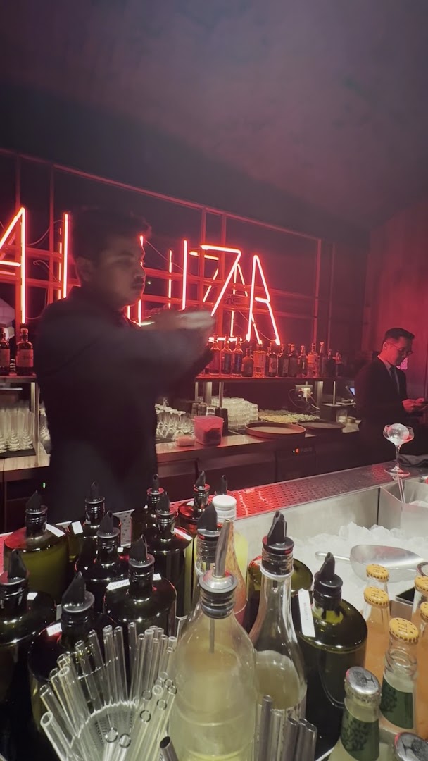 Yakuza Bar: atmospheric shot of bar staff